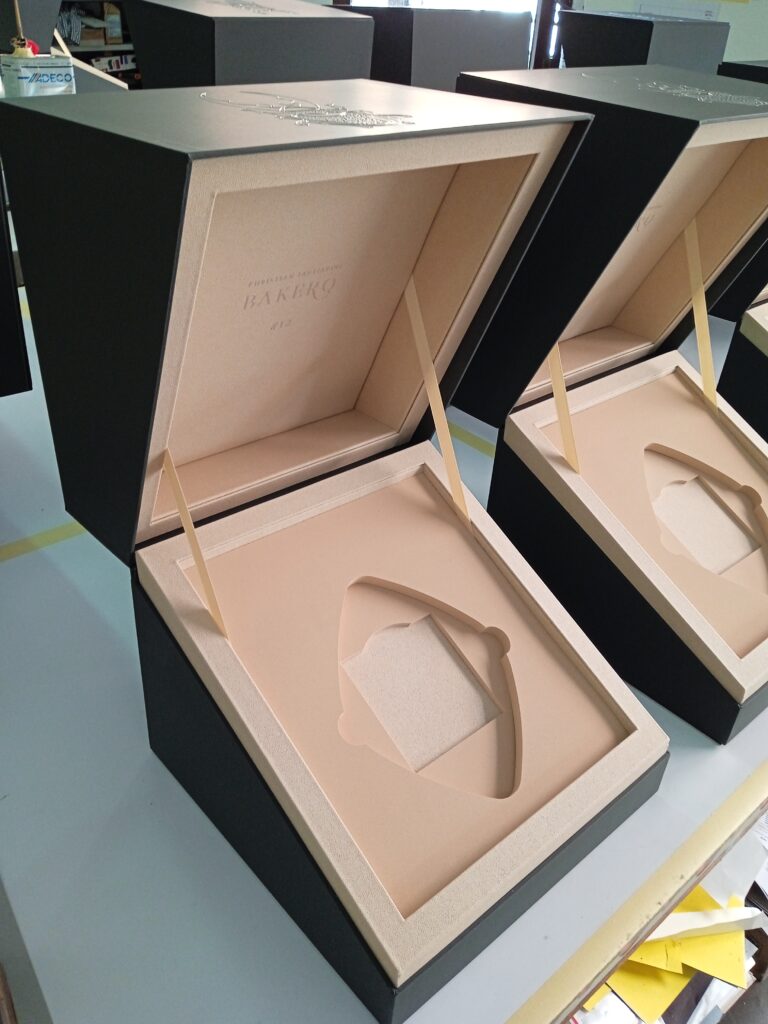 made in italy premium packaging giulia crotti milano christian tagliavini berlino camera worc gallery contemporary art arte contemporanea box handmade Flora Bakero scultura scatola giulia crotti