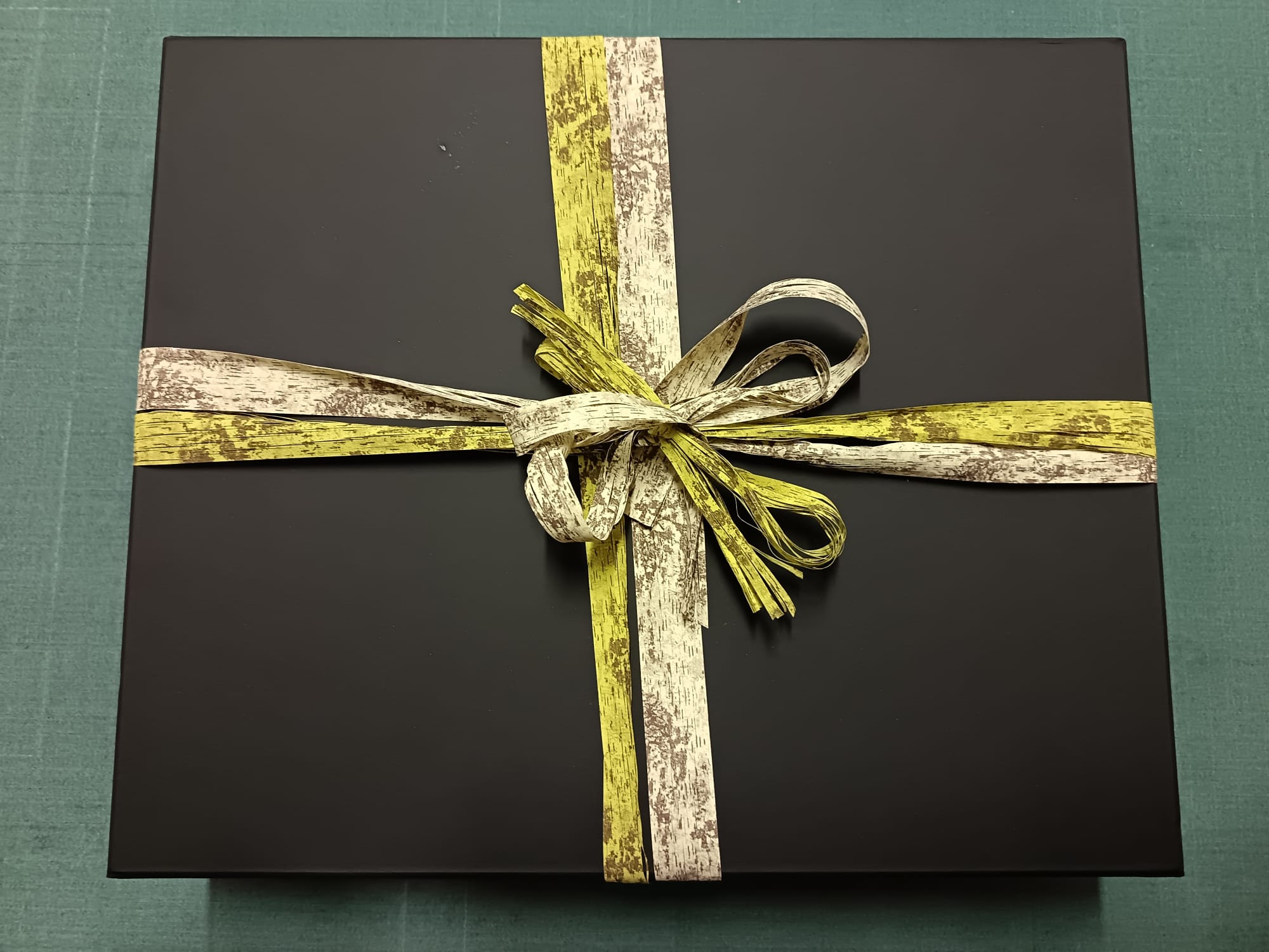 scatola campionario su misura pronta subito cartotecnica milano mockupes giftbox nero premium